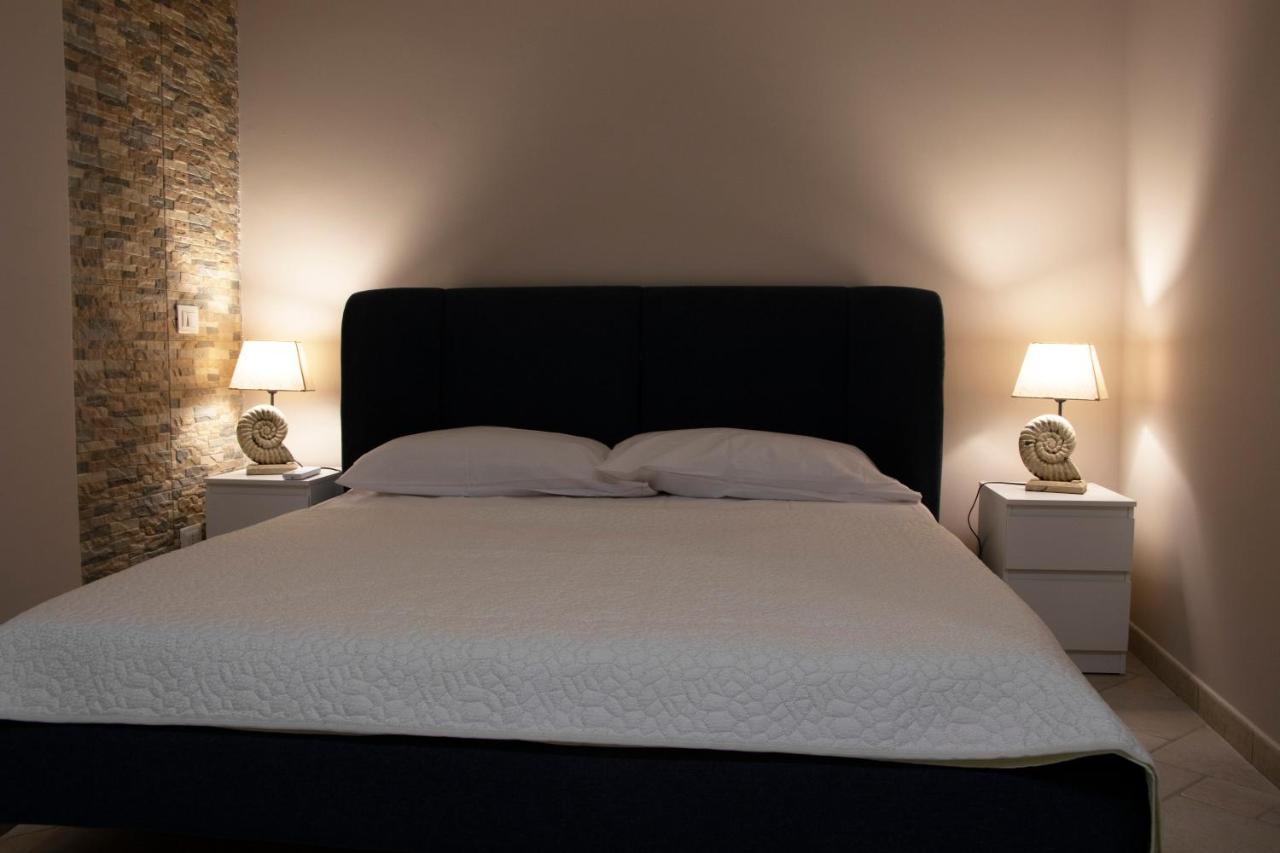 Athena Rooms With Private Spa Pachino Exterior foto